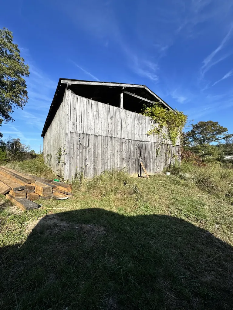 1 Mooretown Hill Road Beattyville KY 41311