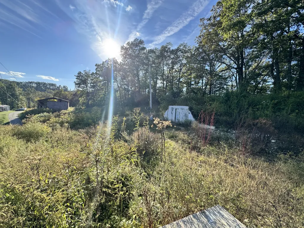 1 Mooretown Hill Road Beattyville KY 41311