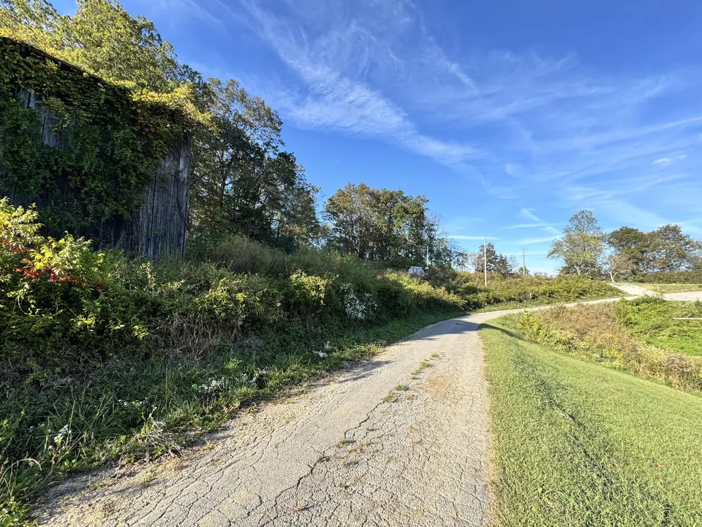 1 Mooretown Hill Road Beattyville KY 41311