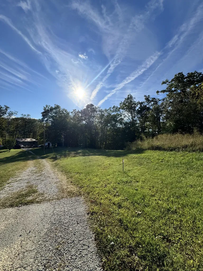 1 Mooretown Hill Road Beattyville KY 41311