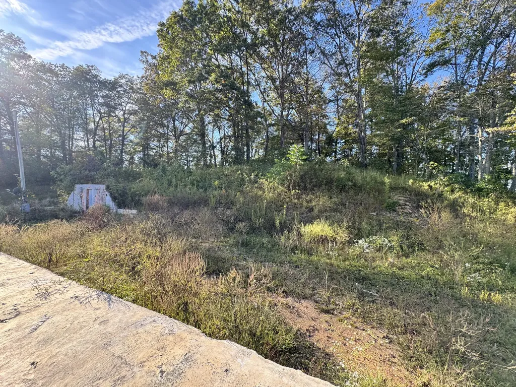 1 Mooretown Hill Road Beattyville KY 41311
