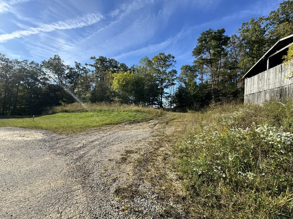 1 Mooretown Hill Road Beattyville KY 41311