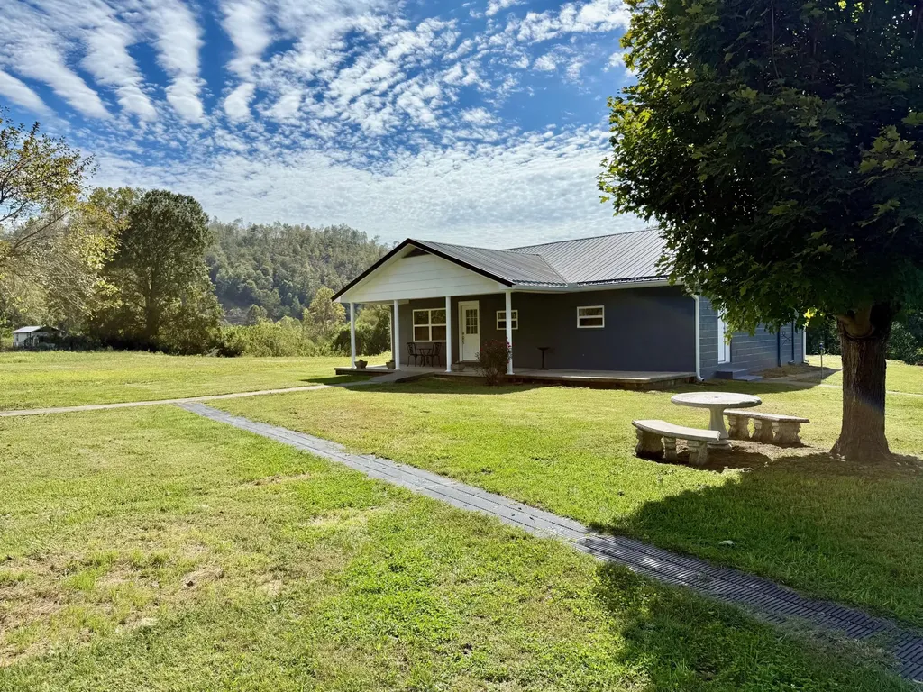 233 River Road Beattyville KY 41311