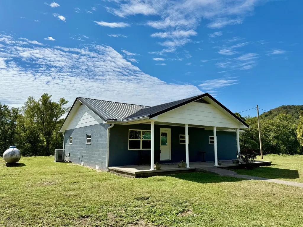 233 River Road Beattyville KY 41311