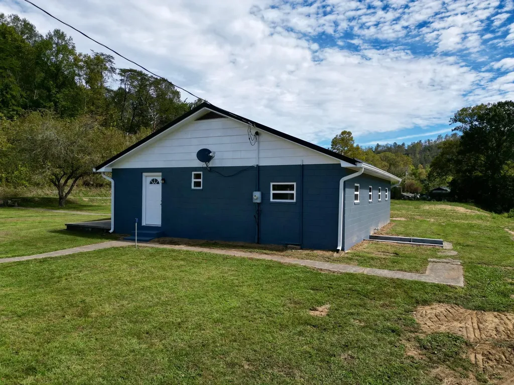 233 River Road Beattyville KY 41311