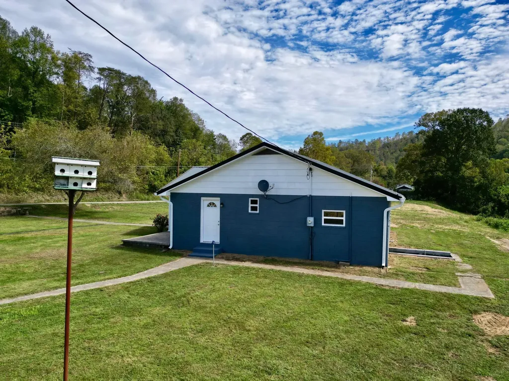 233 River Road Beattyville KY 41311