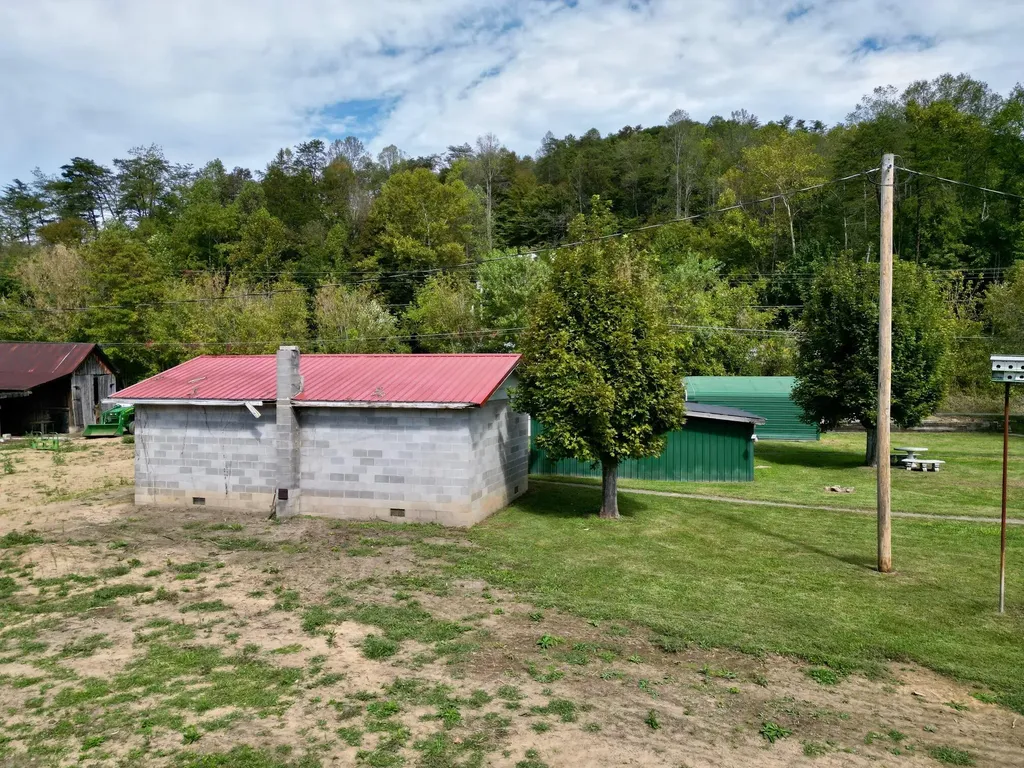 233 River Road Beattyville KY 41311