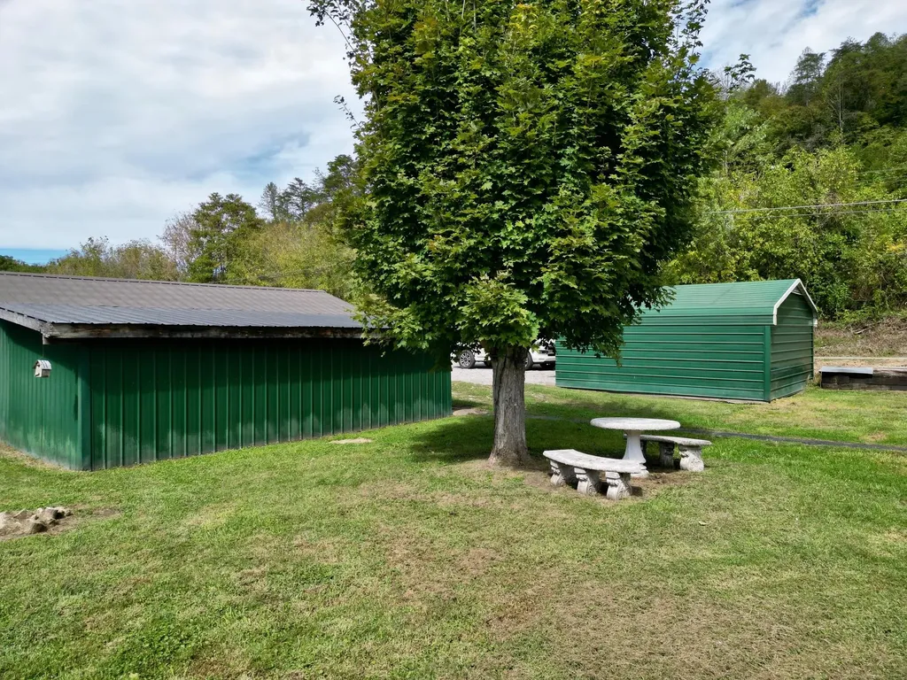 233 River Road Beattyville KY 41311