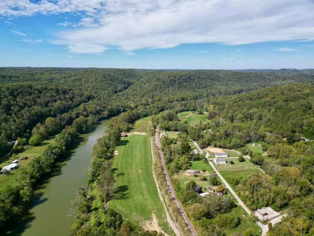 233 River Road Beattyville KY 41311