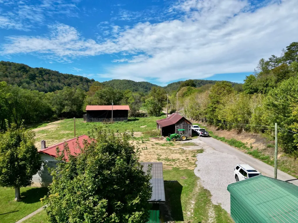 233 River Road Beattyville KY 41311