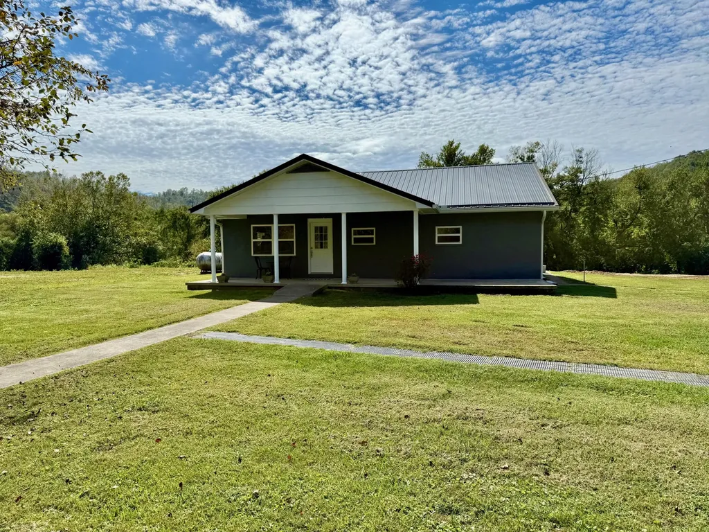 233 River Road Beattyville KY 41311
