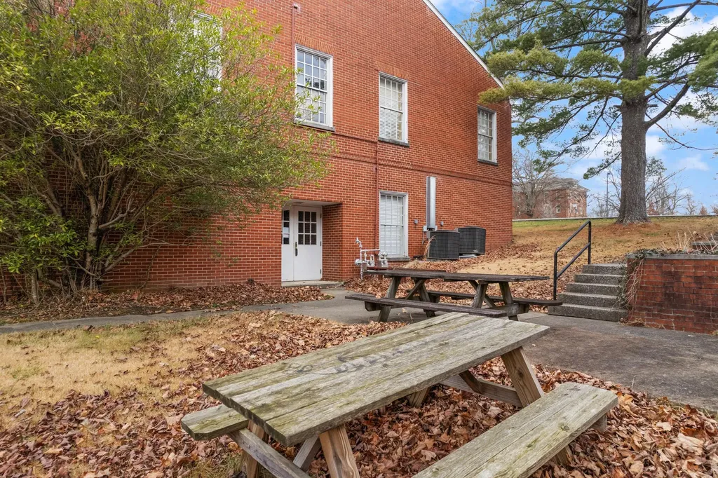 60 Bennett Circle London KY 40741
