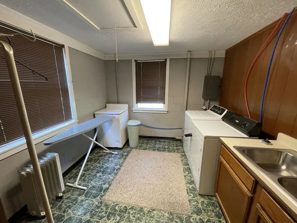440 Ky-90 Somerset KY 42503