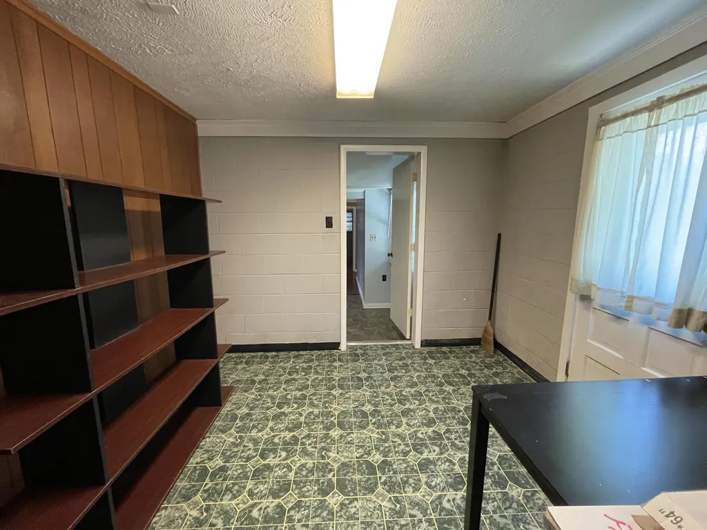 440 Ky-90 Somerset KY 42503
