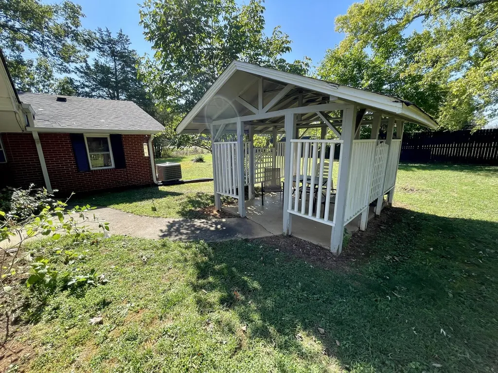 440 Ky-90 Somerset KY 42503