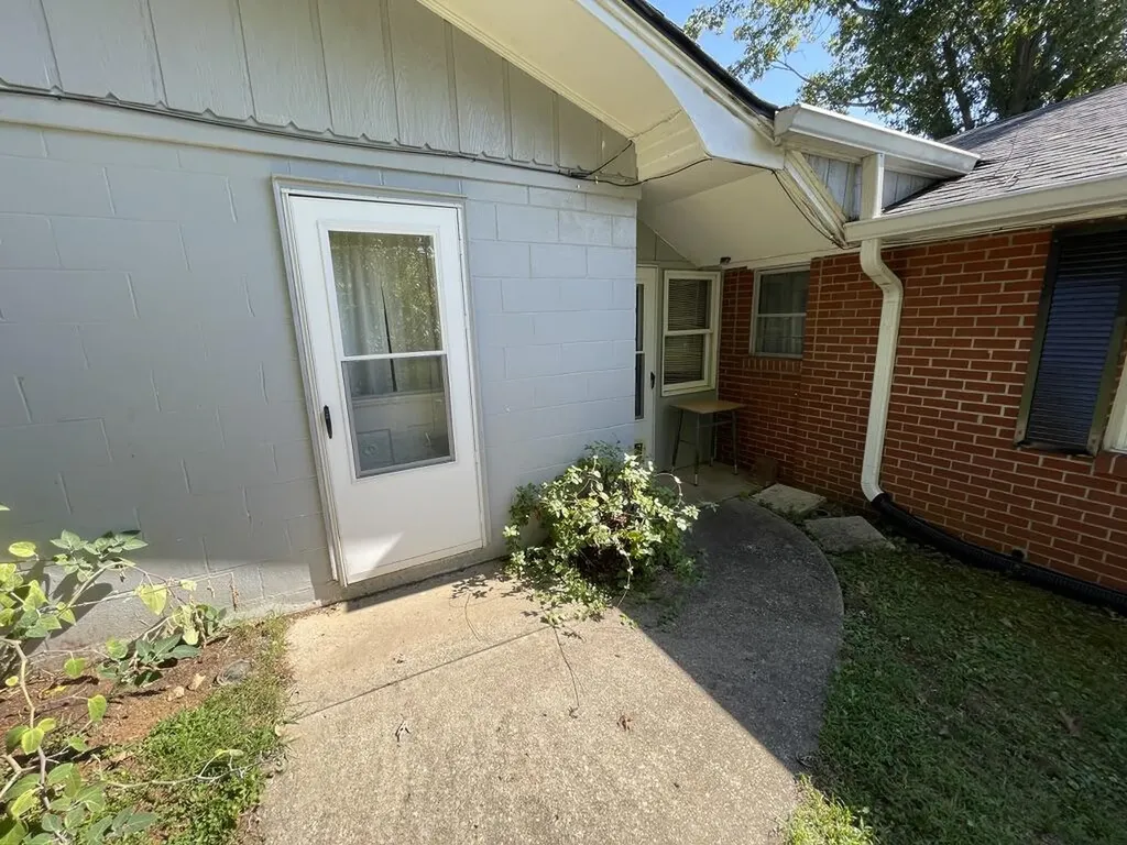 440 Ky-90 Somerset KY 42503