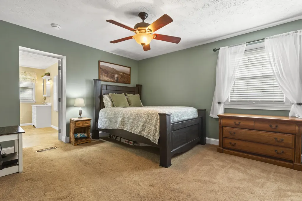 1375 Ky-882 Ezel KY 41425