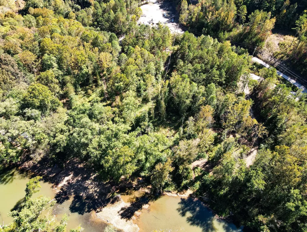 124 L Gabbard Road East Bernstadt KY 40729