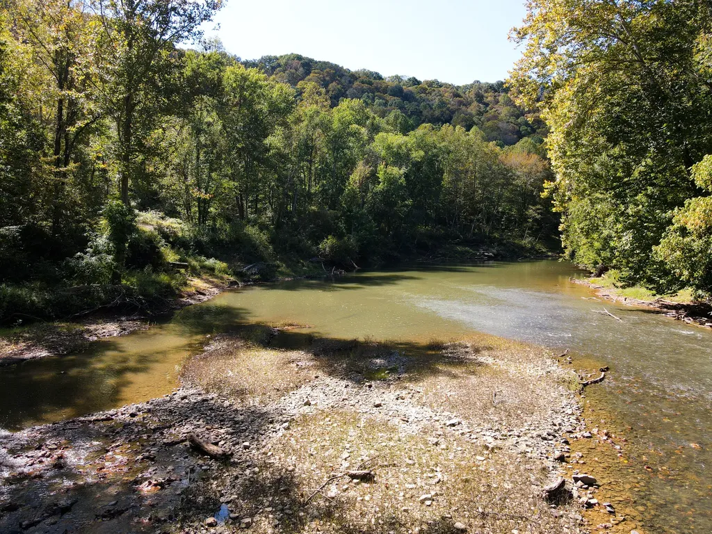 124 L Gabbard Road East Bernstadt KY 40729
