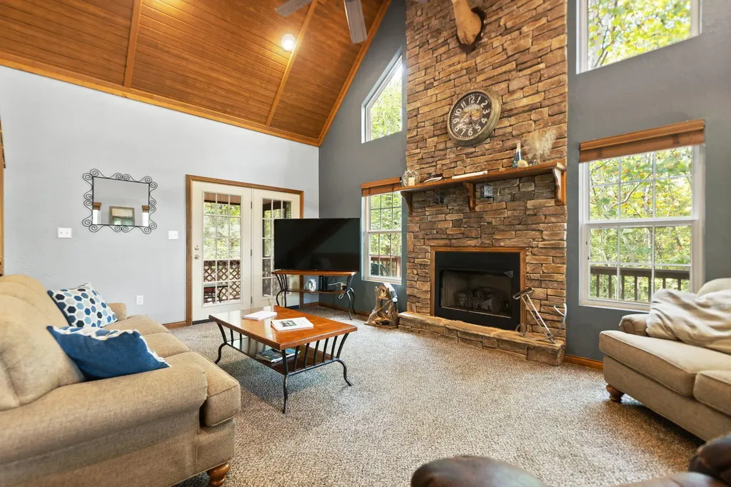 53 Clover Leaf Circle Burnside KY 41519