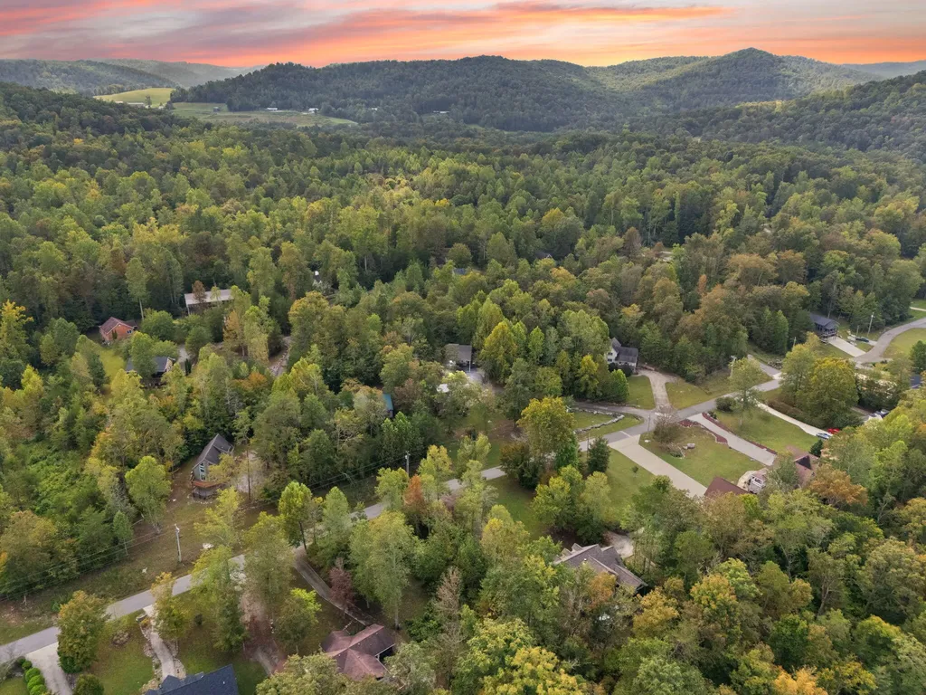 53 Clover Leaf Circle Burnside KY 41519