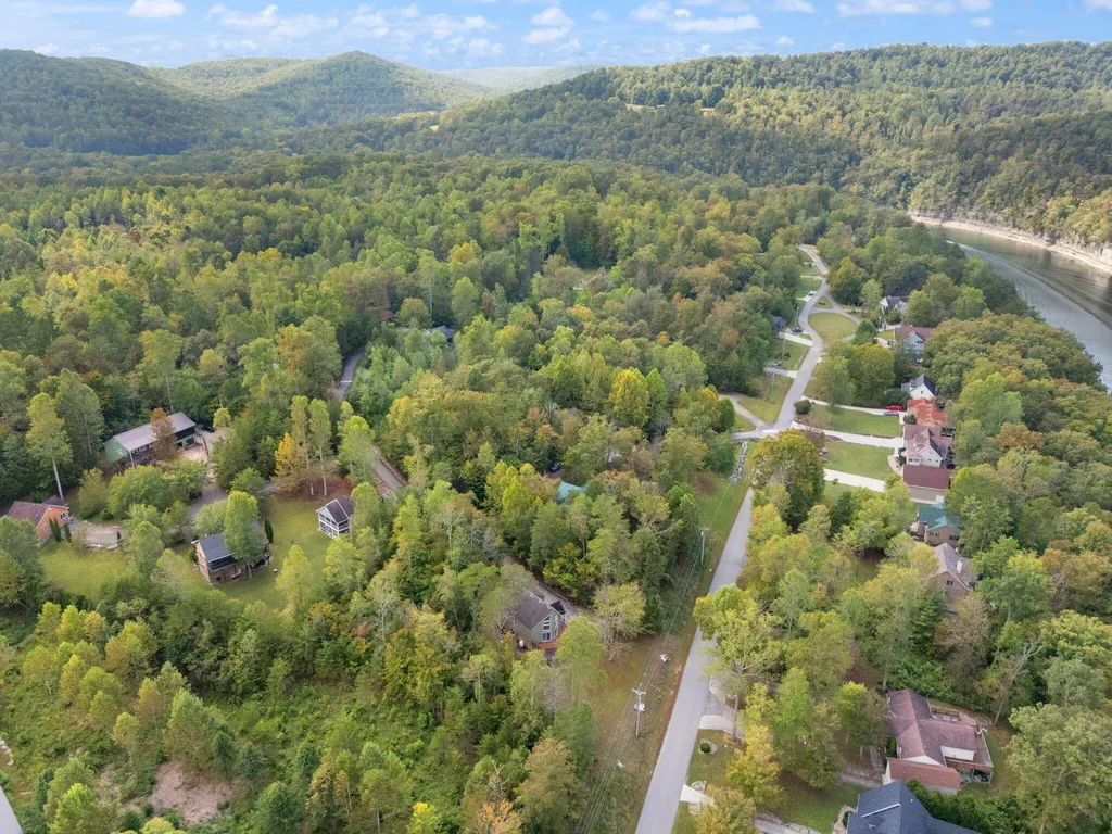53 Clover Leaf Circle Burnside KY 41519