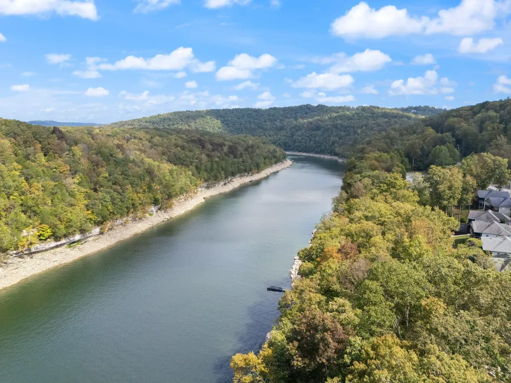 53 Clover Leaf Circle Burnside KY 41519