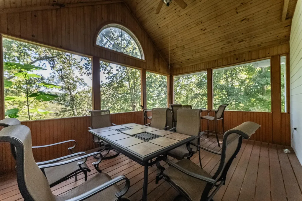 135 Laurel Road Jamestown KY 42629