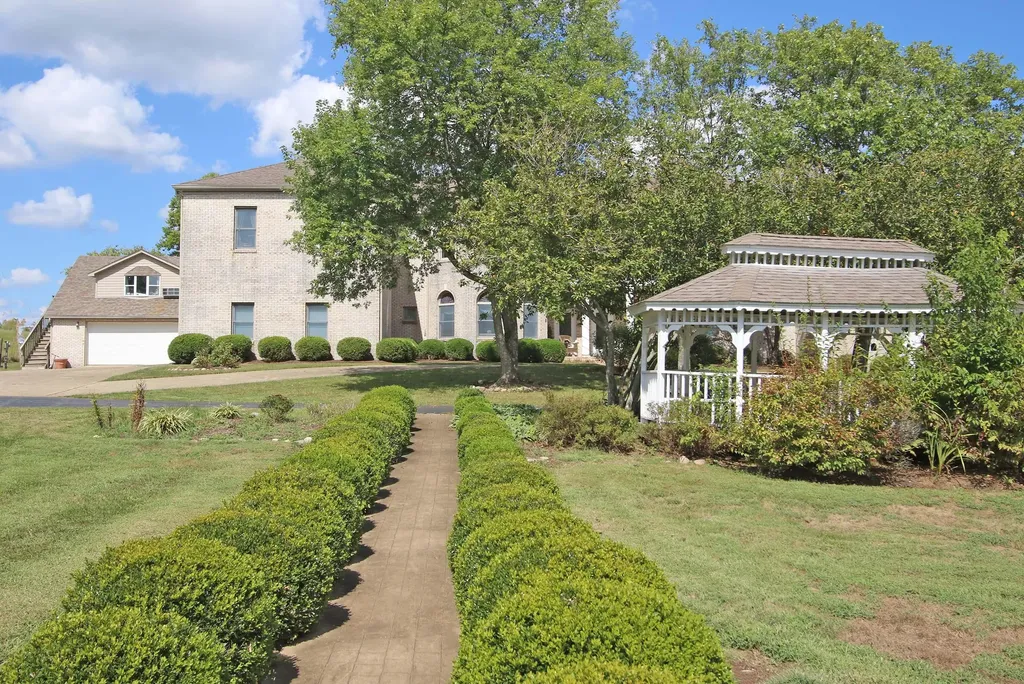 1010 Steele Road Versailles KY 40383