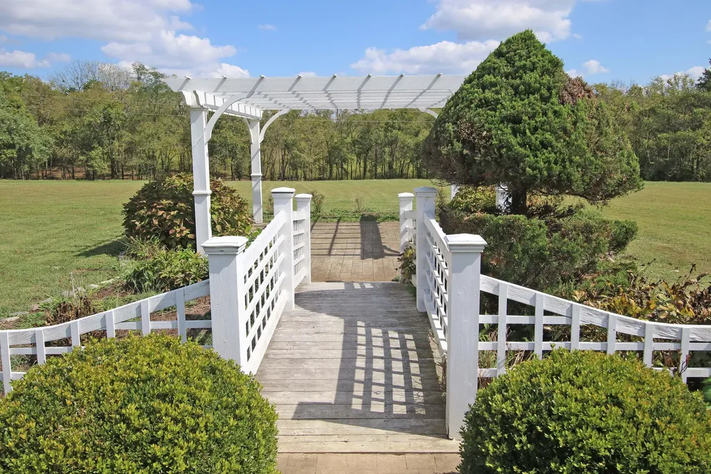 1010 Steele Road Versailles KY 40383