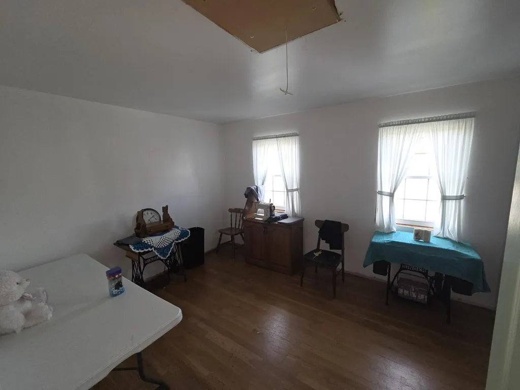 5525 Garland Hollow Road Means KY 40346