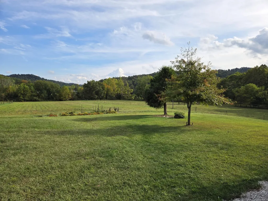 5525 Garland Hollow Road Means KY 40346