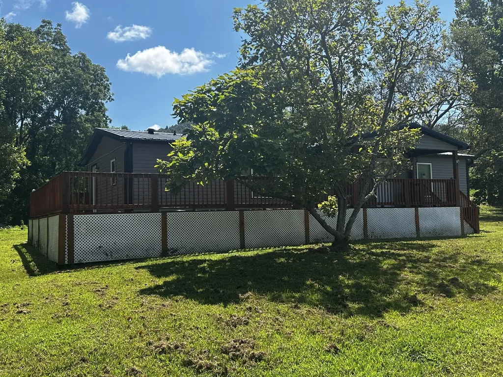 7566 Highway 26 Rockholds KY 40759