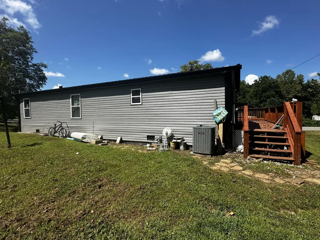 7566 Highway 26 Rockholds KY 40759