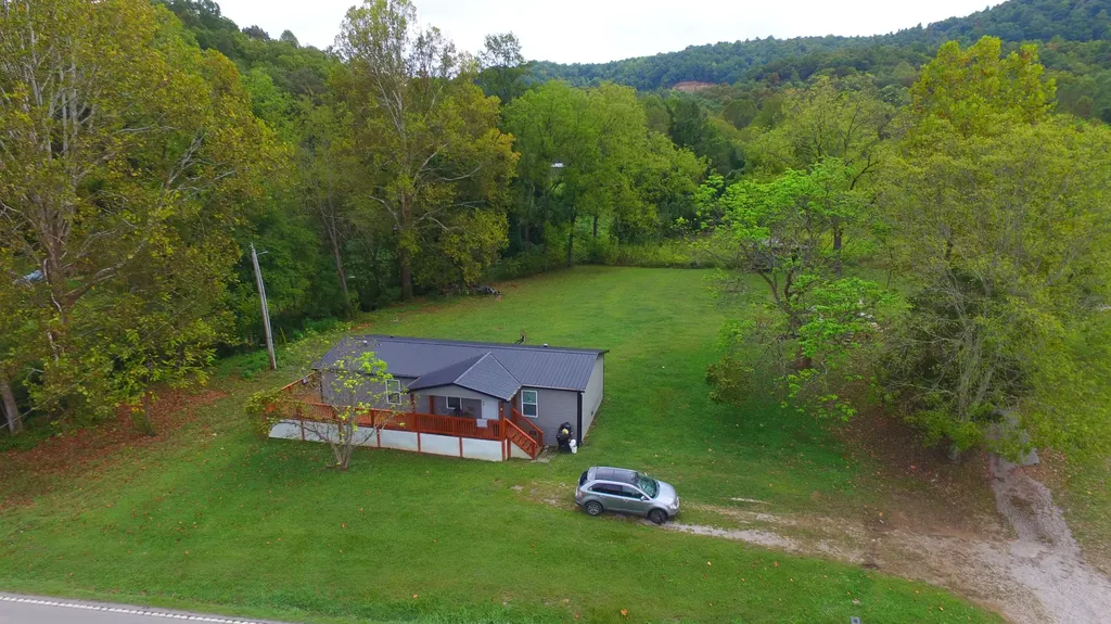7566 Highway 26 Rockholds KY 40759