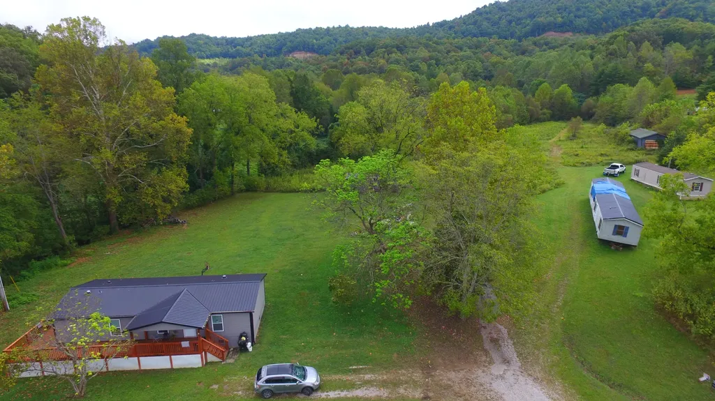 7566 Highway 26 Rockholds KY 40759