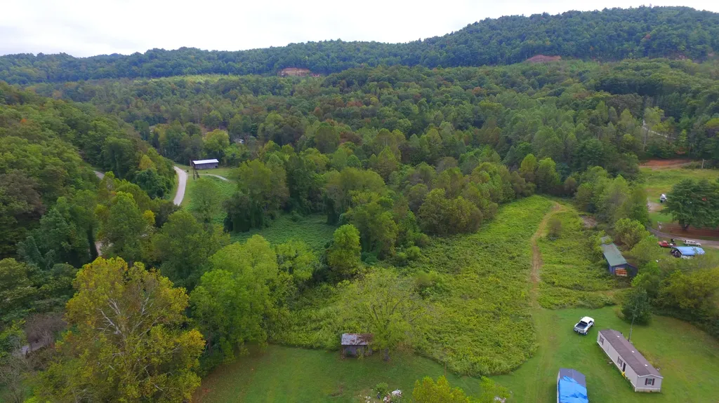 7566 Highway 26 Rockholds KY 40759