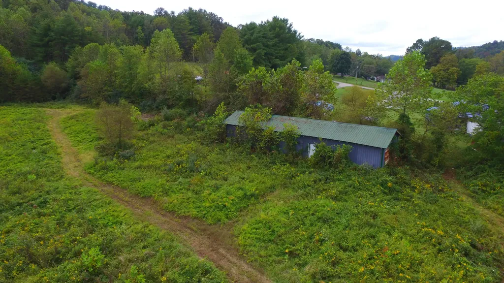 7566 Highway 26 Rockholds KY 40759