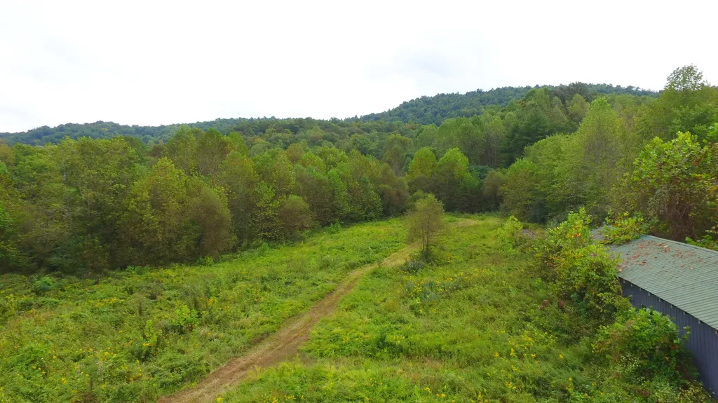 7566 Highway 26 Rockholds KY 40759