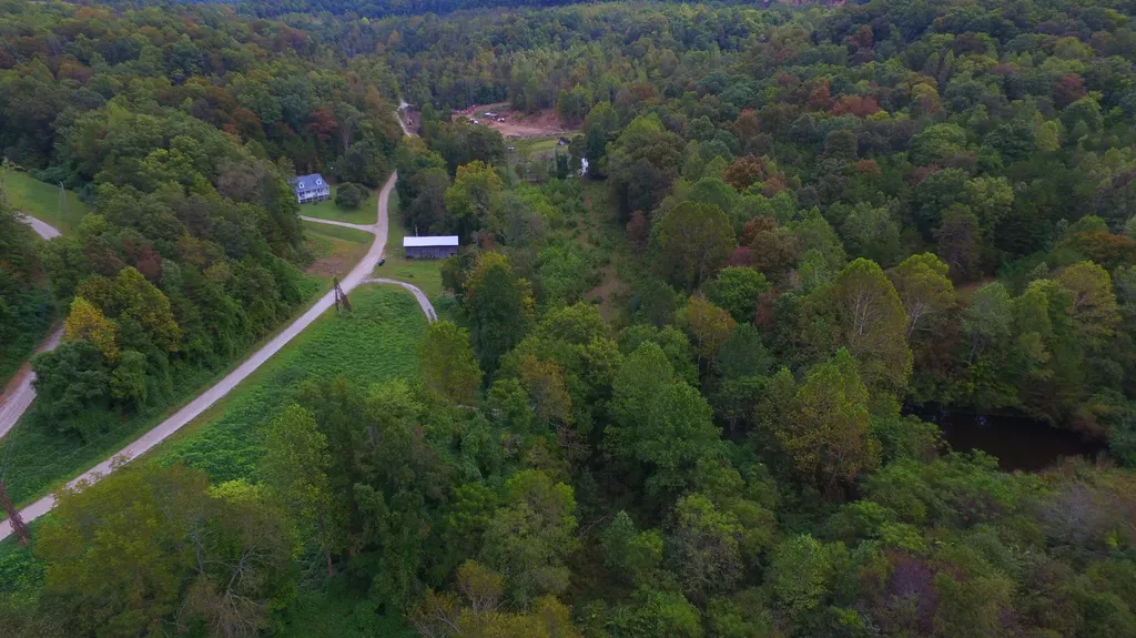 7566 Highway 26 Rockholds KY 40759
