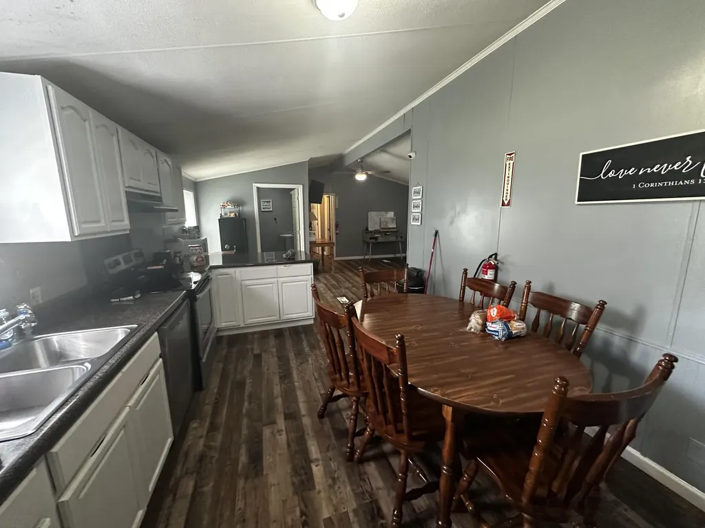 7566 Highway 26 Rockholds KY 40759