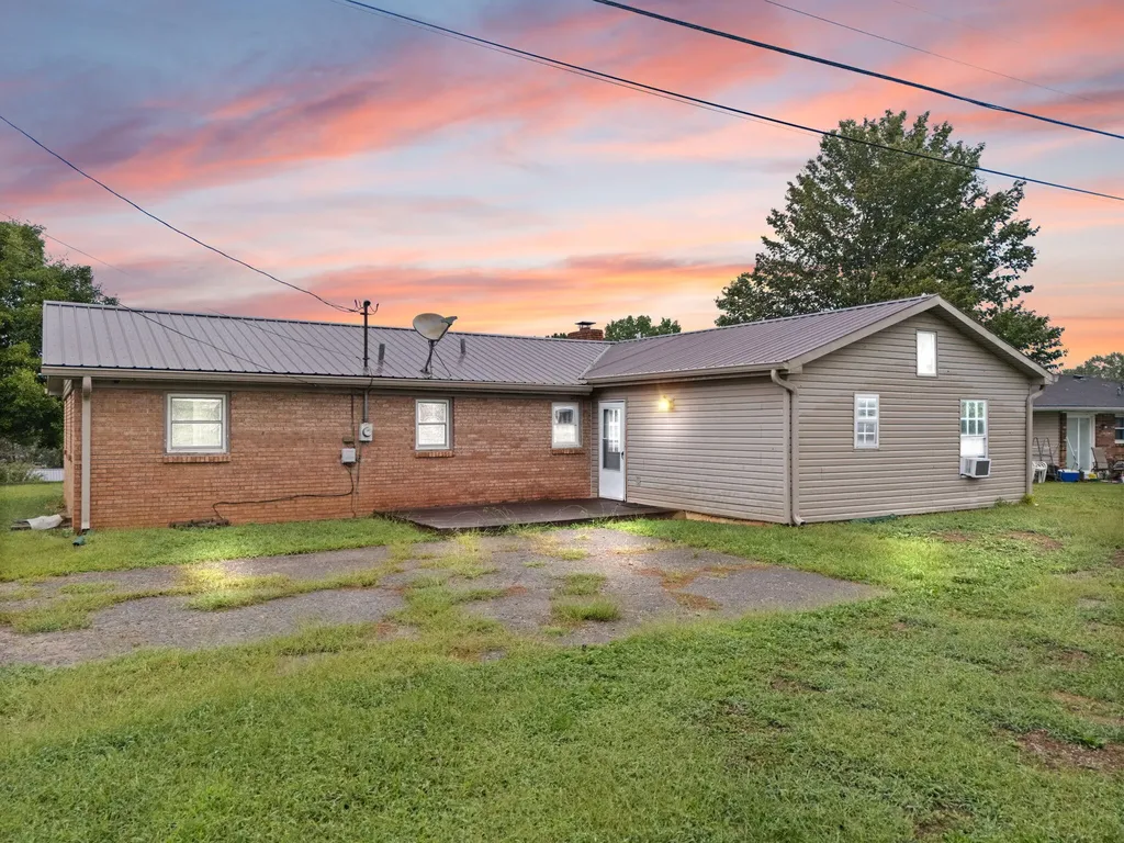 119 Twin Rivers Drive Bronston KY 42518