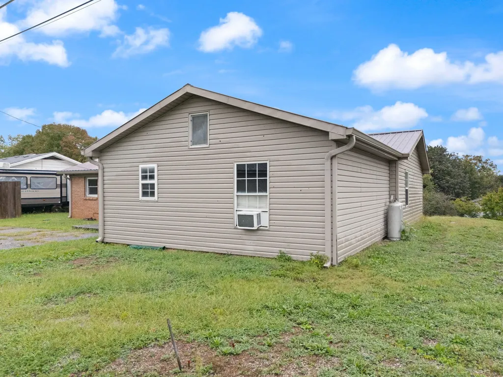 119 Twin Rivers Drive Bronston KY 42518