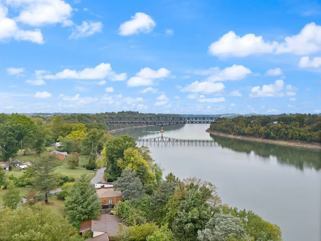 119 Twin Rivers Drive Bronston KY 42518