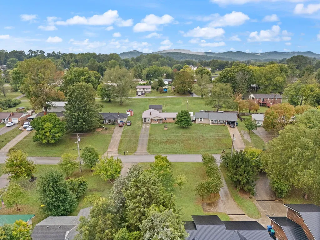 119 Twin Rivers Drive Bronston KY 42518
