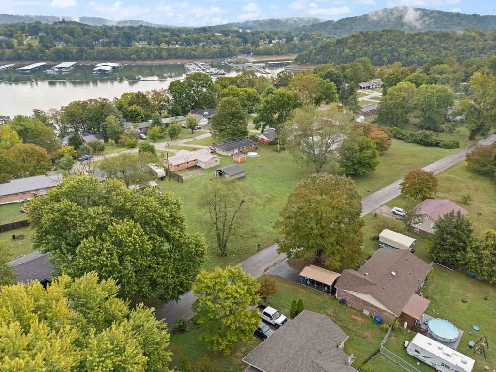 119 Twin Rivers Drive Bronston KY 42518