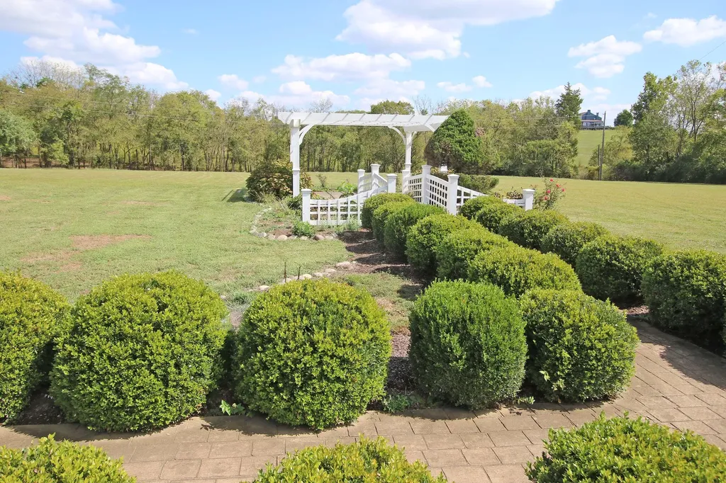 1010 Steele Road Versailles KY 40383