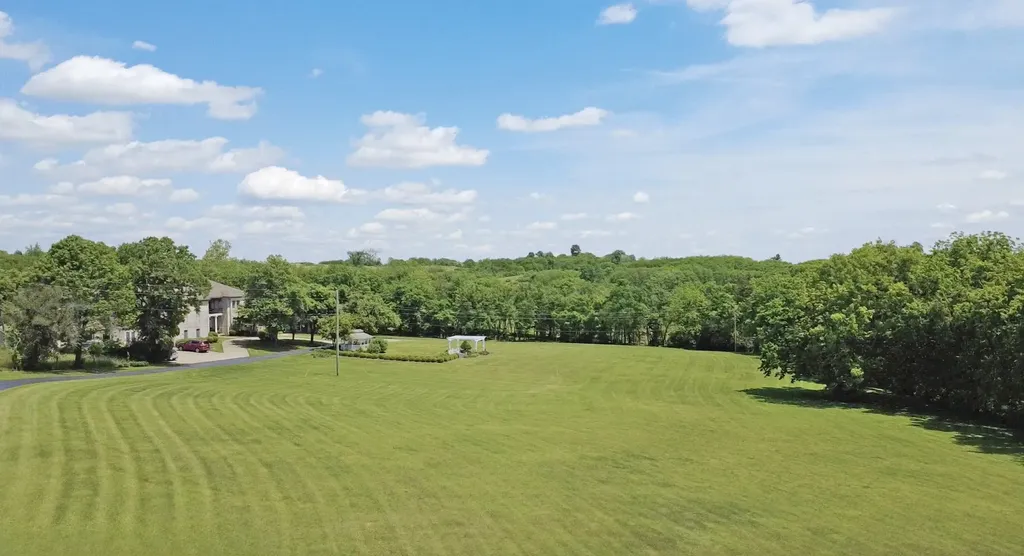 1010 Steele Road Versailles KY 40383