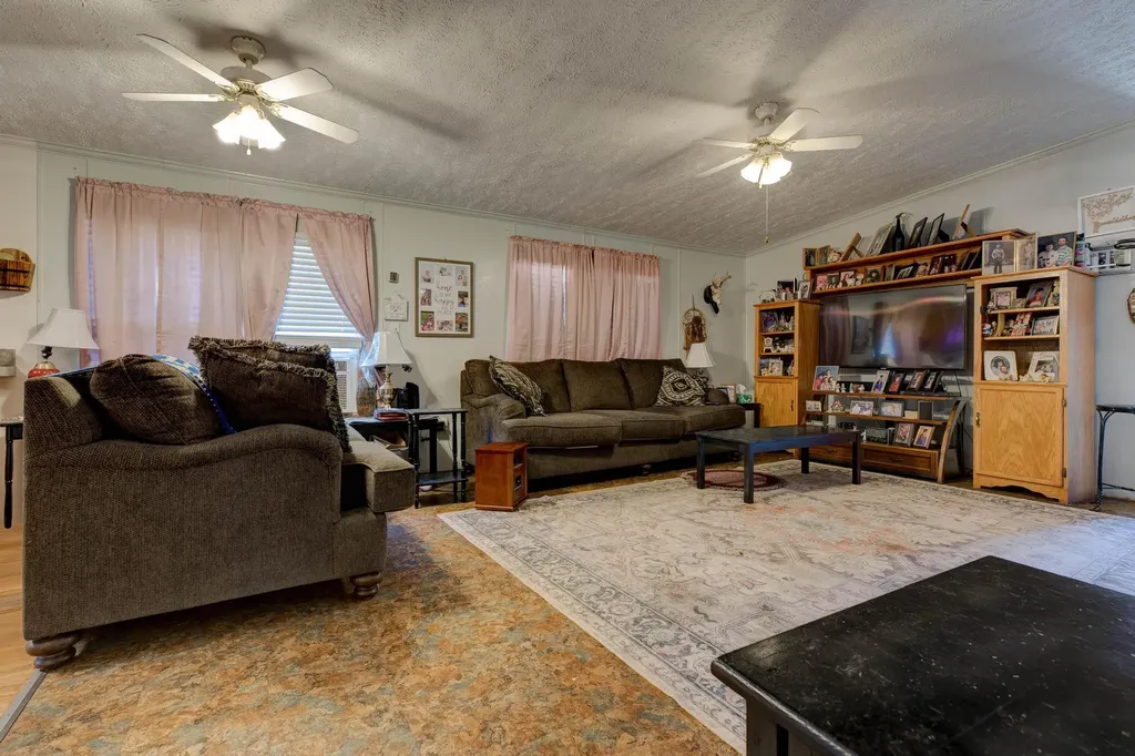 919 Town Branch Jeffersonville KY 40337