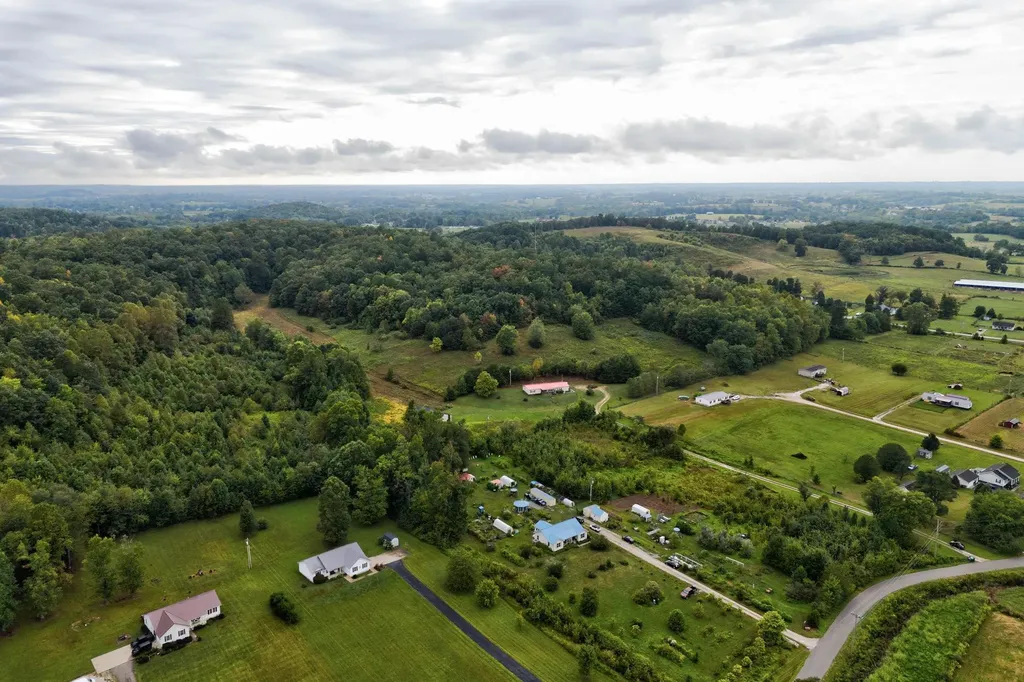 919 Town Branch Jeffersonville KY 40337
